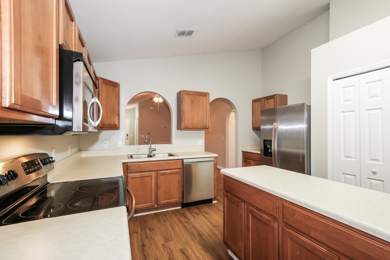 2,120/Mo, 17036 Lixberry Way Land O Lakes, FL 34638 Kitchen View 2