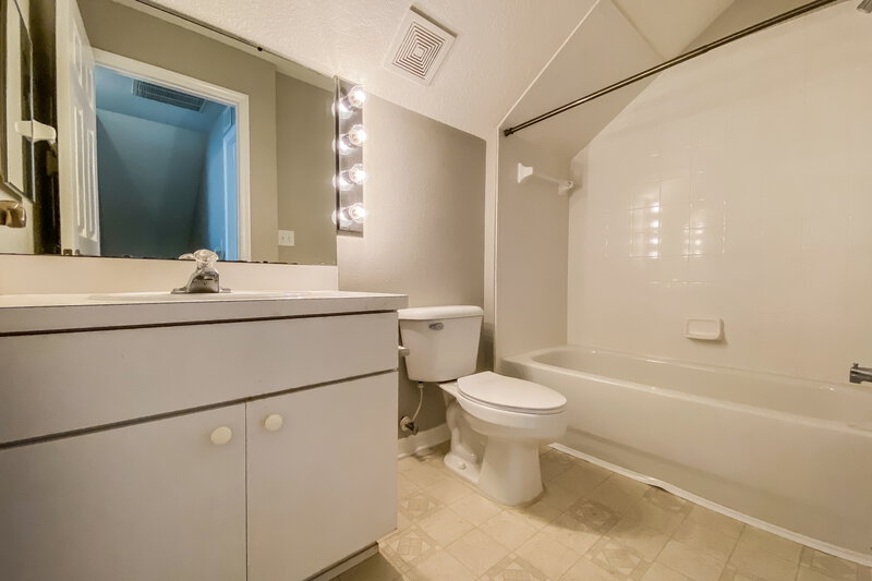 3,650/Mo, 1733 Horsechestnut Ct Trinity, FL 34655 Bathroom View