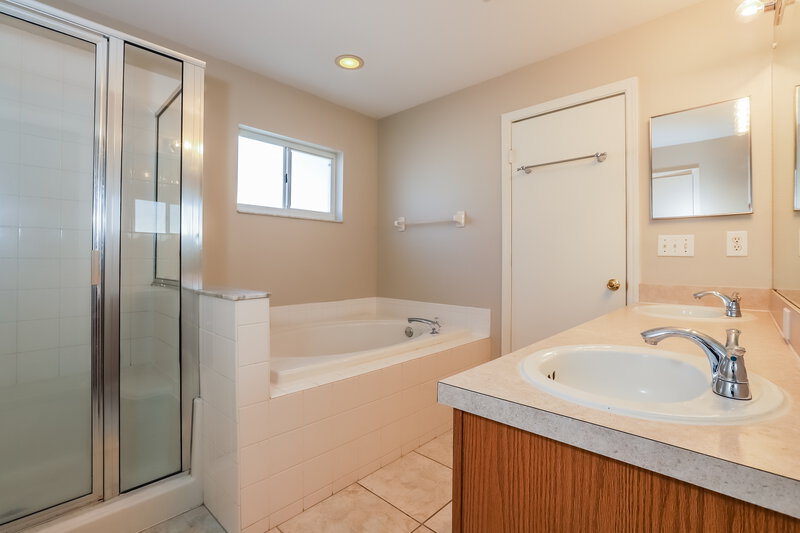 2,180/Mo, 26911 Affirmed Dr Wesley Chapel, FL 33544 Main Bathroom View