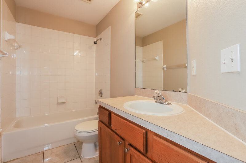 2,180/Mo, 26911 Affirmed Dr Wesley Chapel, FL 33544 Bathroom View 2