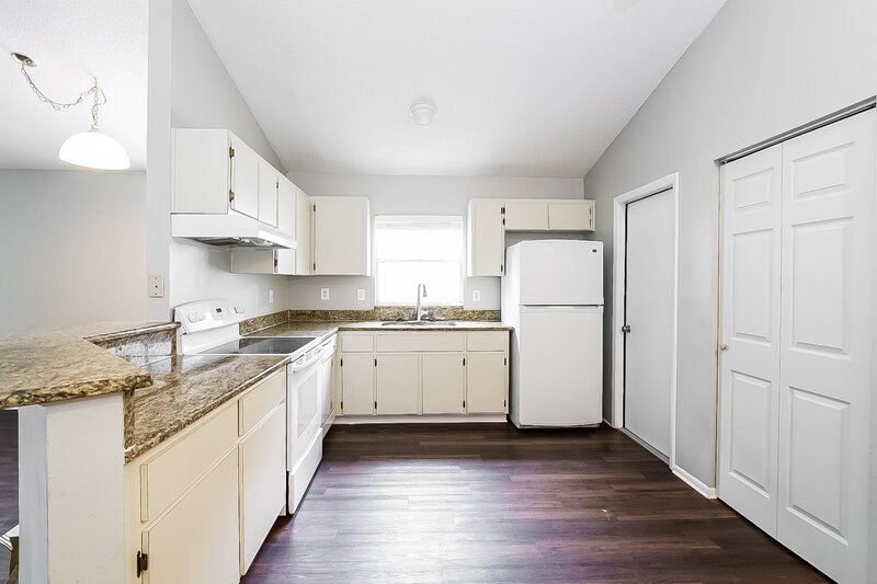 1,770/Mo, 1814 Coyote Pl Brandon, FL 33511 Kitchen View 2