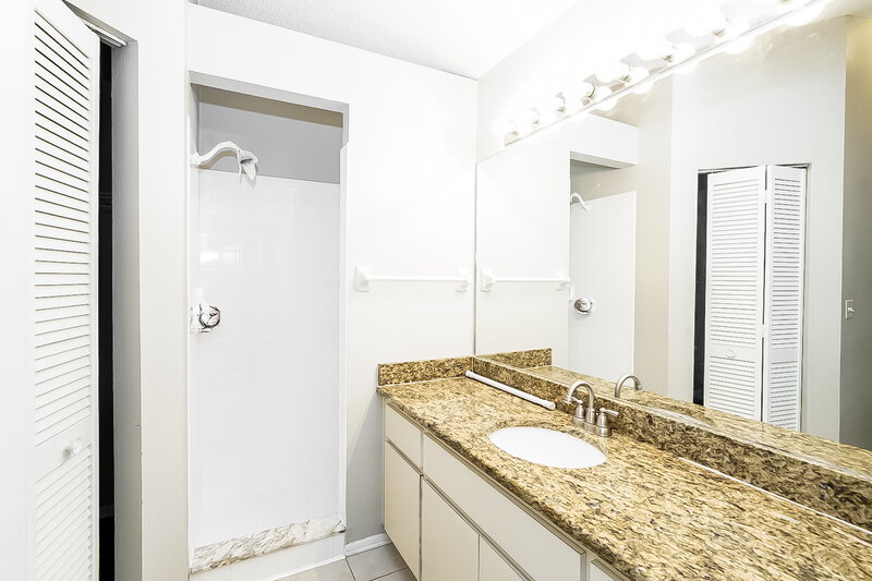 1,770/Mo, 1814 Coyote Pl Brandon, FL 33511 Main Bathroom View