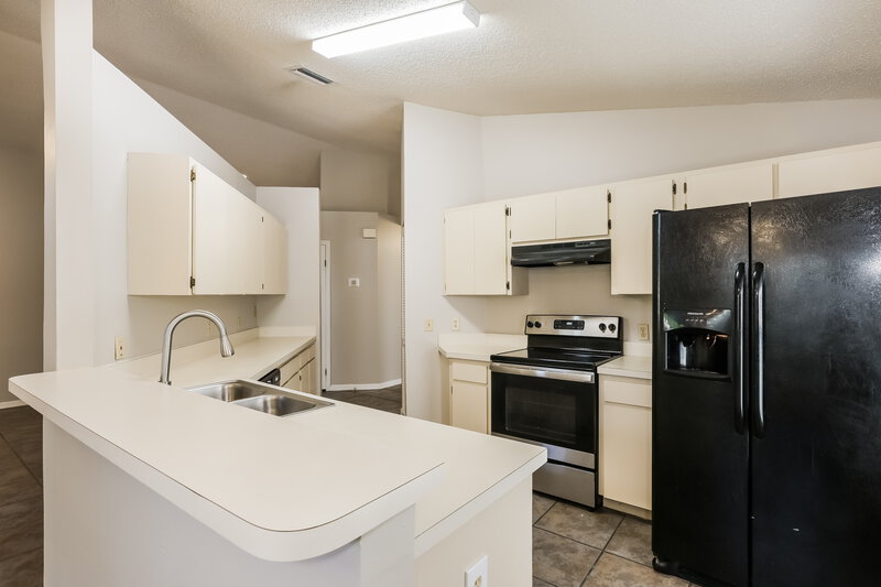 2,130/Mo, 704 Sand Ridge Dr Valrico, FL 33594 Kitchen View