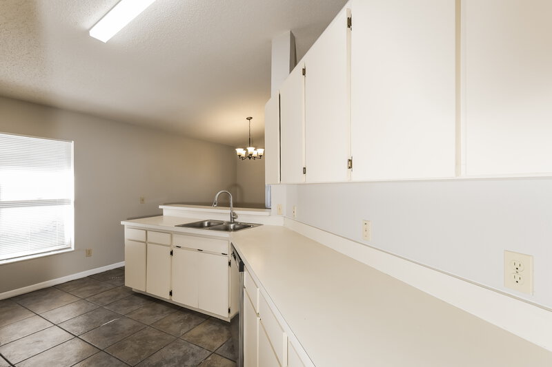 2,130/Mo, 704 Sand Ridge Dr Valrico, FL 33594 Kitchen View 2