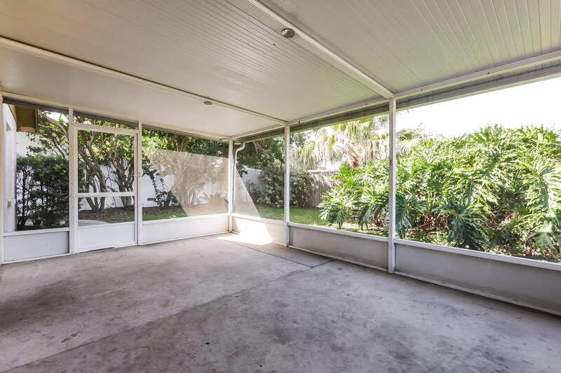 2,130/Mo, 704 Sand Ridge Dr Valrico, FL 33594 Sun Room View