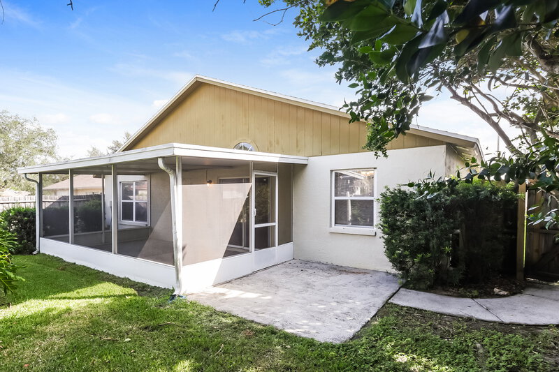 2,130/Mo, 704 Sand Ridge Dr Valrico, FL 33594 Rear View