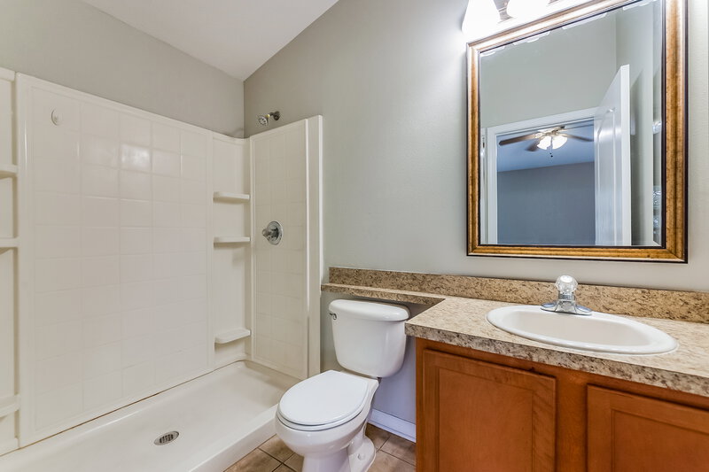 1,890/Mo, 1135 Seminole Sky Dr Ruskin, FL 33570 Main Bathroom View
