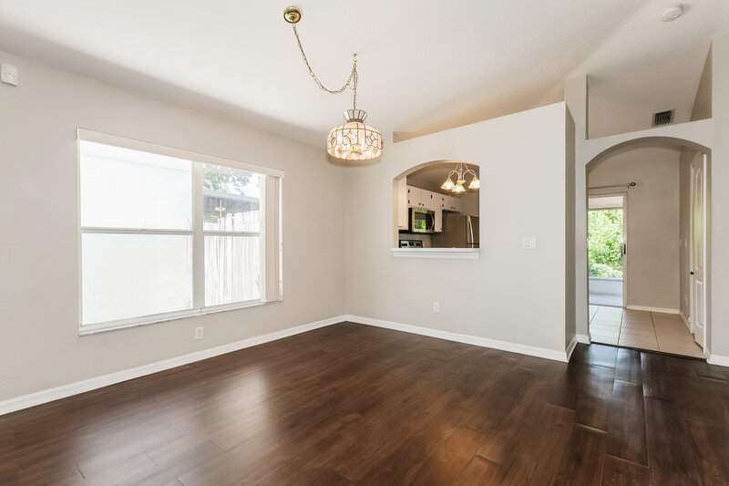 2,205/Mo, 926 Lake Shore Ranch Dr Seffner, FL 33584 Dining Room View
