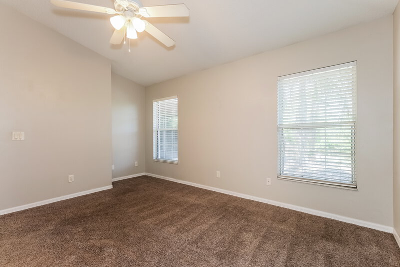 2,205/Mo, 926 Lake Shore Ranch Dr Seffner, FL 33584 Main Bedroom View