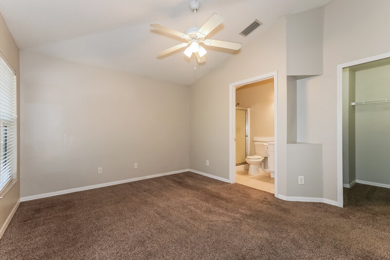 2,205/Mo, 926 Lake Shore Ranch Dr Seffner, FL 33584 Main Bedroom View 2