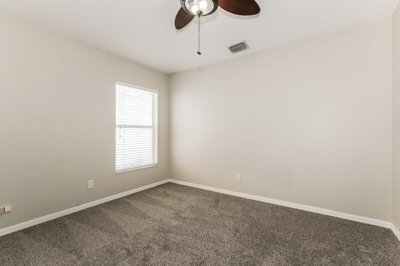 2,205/Mo, 926 Lake Shore Ranch Dr Seffner, FL 33584 Bedroom View 2