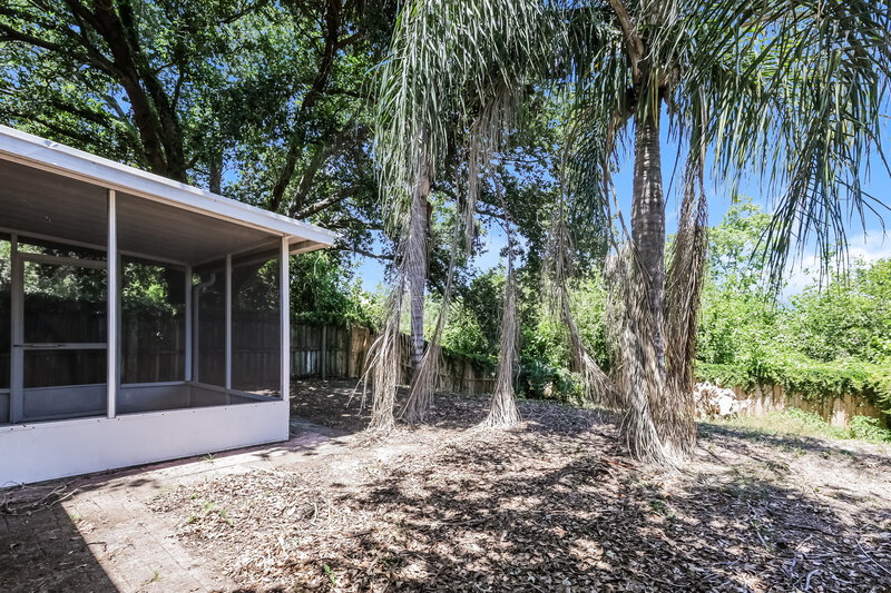 2,205/Mo, 926 Lake Shore Ranch Dr Seffner, FL 33584 Rear View 2