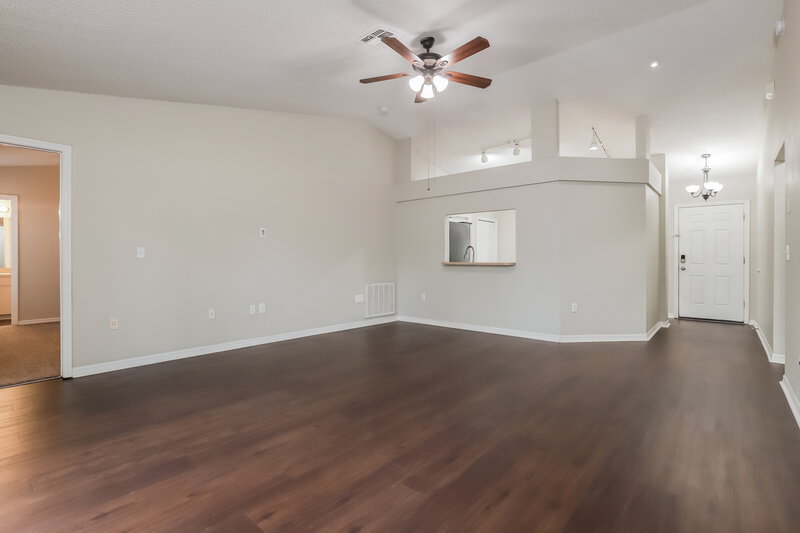 2,100/Mo, 320 Carriage Crossing Cir Brandon, FL 33510 Living Room View 2