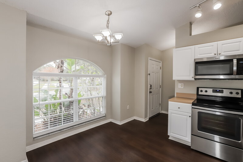 2,100/Mo, 320 Carriage Crossing Cir Brandon, FL 33510 Dining Room View