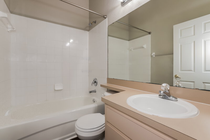 2,100/Mo, 320 Carriage Crossing Cir Brandon, FL 33510 Bathroom View