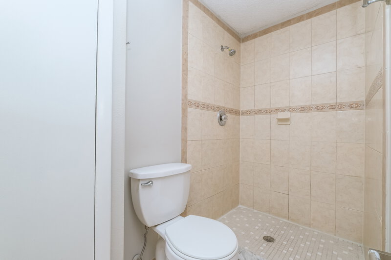 1,775/Mo, 7511 Breezewood Ct Port Richey, FL 34668 Bathroom View