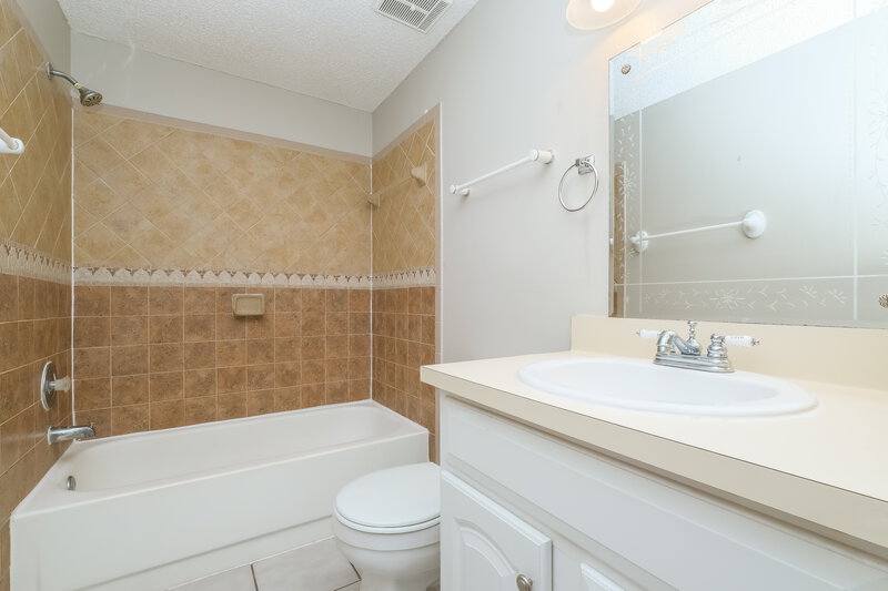 1,775/Mo, 7511 Breezewood Ct Port Richey, FL 34668 Bathroom View 2