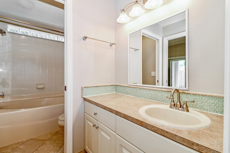2,065/Mo, 8525 Hawbuck St Trinity, FL 34655 Main Bathroom View