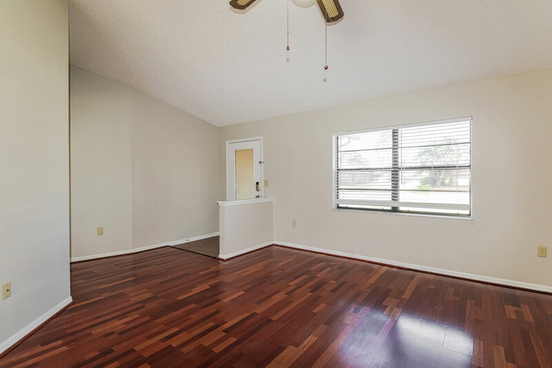 1,700/Mo, 11479 Cavern Rd Spring Hill, FL 34609 Living Room View 2