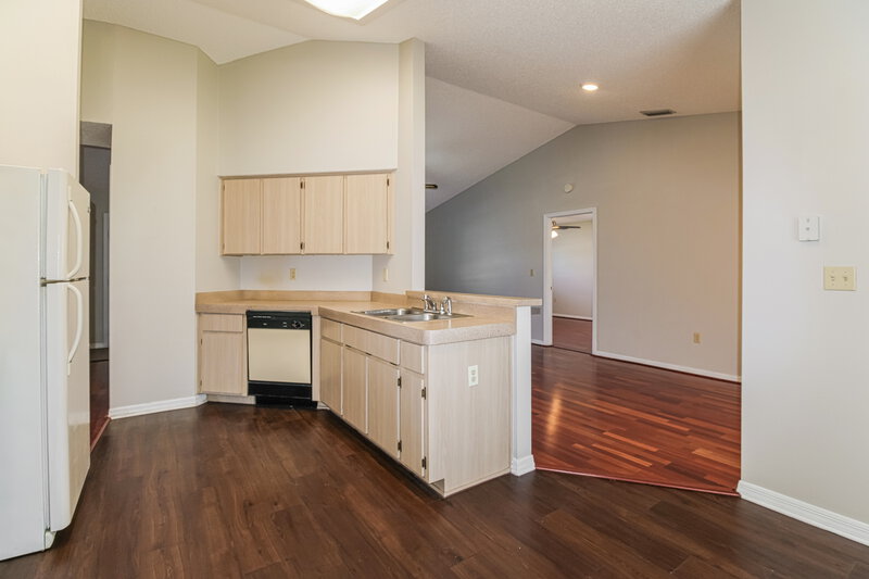 1,700/Mo, 11479 Cavern Rd Spring Hill, FL 34609 Kitchen View 3