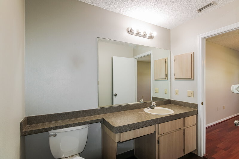 1,700/Mo, 11479 Cavern Rd Spring Hill, FL 34609 Main Bathroom View
