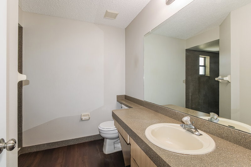 1,700/Mo, 11479 Cavern Rd Spring Hill, FL 34609 Main Bathroom View 2