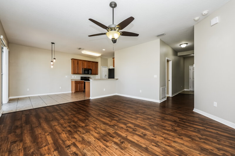 1,915/Mo, 901 Fern Leaf Dr Ruskin, FL 33570 Living Room View 2