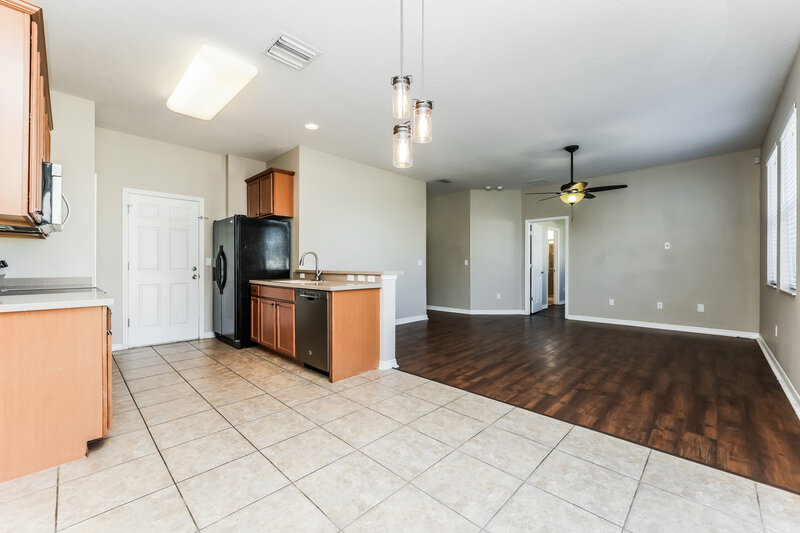 1,915/Mo, 901 Fern Leaf Dr Ruskin, FL 33570 Dining Room View