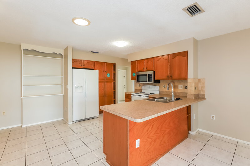 2,125/Mo, 2483 Amherst Ave Spring Hill, FL 34609 Kitchen View 2