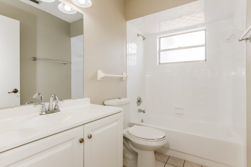 2,125/Mo, 2483 Amherst Ave Spring Hill, FL 34609 Bathroom View