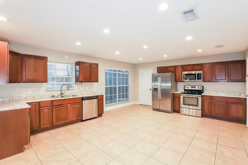 2,340/Mo, 2430 Arborwood Dr Valrico, FL 33596 Kitchen View