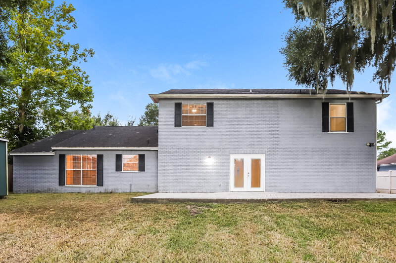 2,340/Mo, 2430 Arborwood Dr Valrico, FL 33596 Rear View