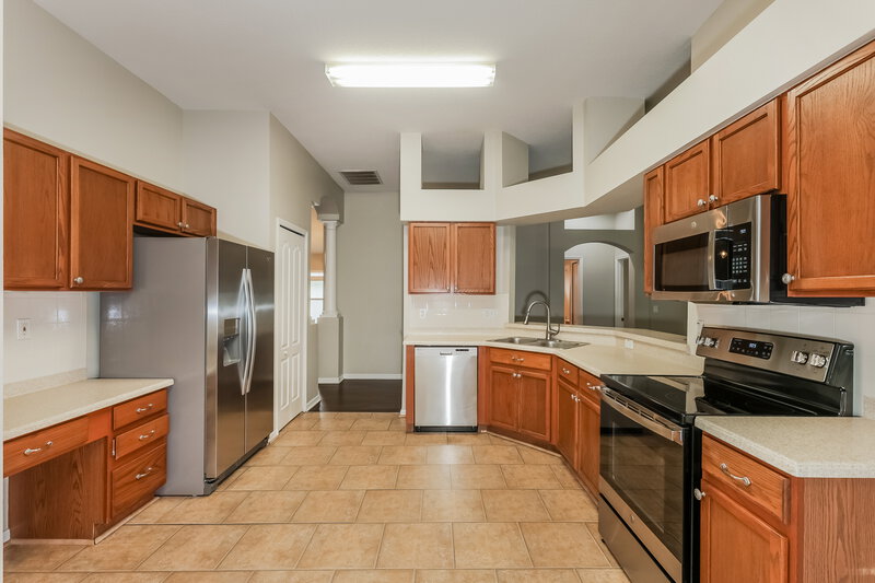 2,510/Mo, 812 Lesa Glen Pl Brandon, FL 33510 Kitchen View