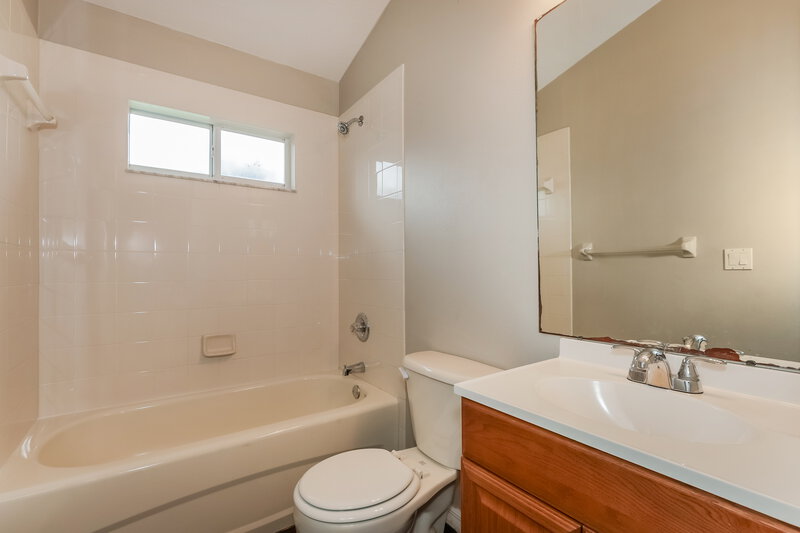 2,510/Mo, 812 Lesa Glen Pl Brandon, FL 33510 Bathroom View