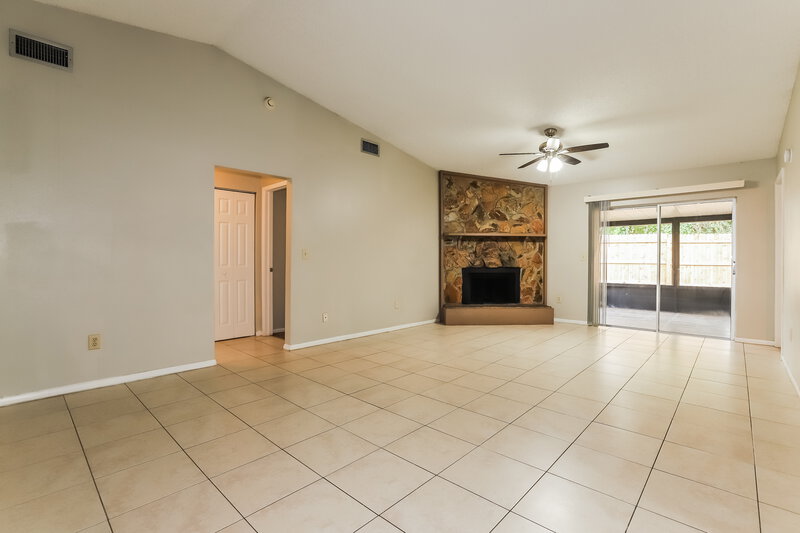 1,990/Mo, 110 Field Ln Seffner, FL 33584 Living Room View