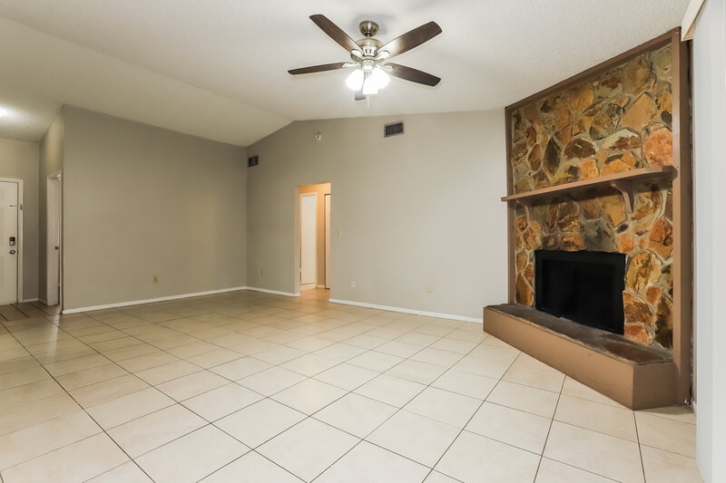 1,990/Mo, 110 Field Ln Seffner, FL 33584 Living Room View 2
