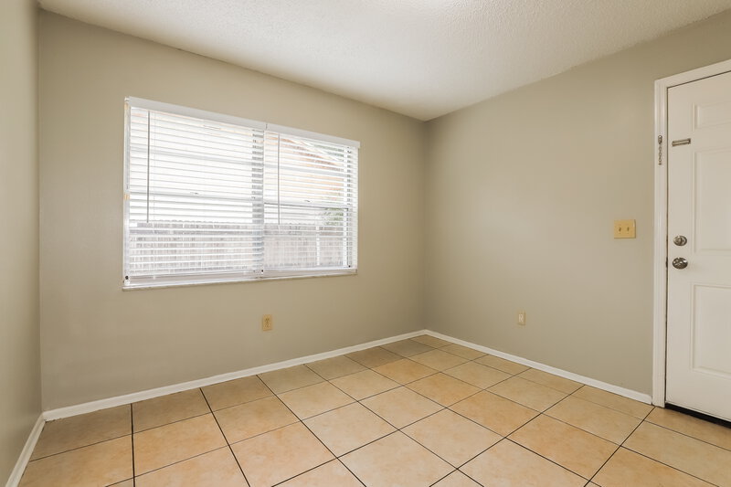 1,990/Mo, 110 Field Ln Seffner, FL 33584 Dining Room View