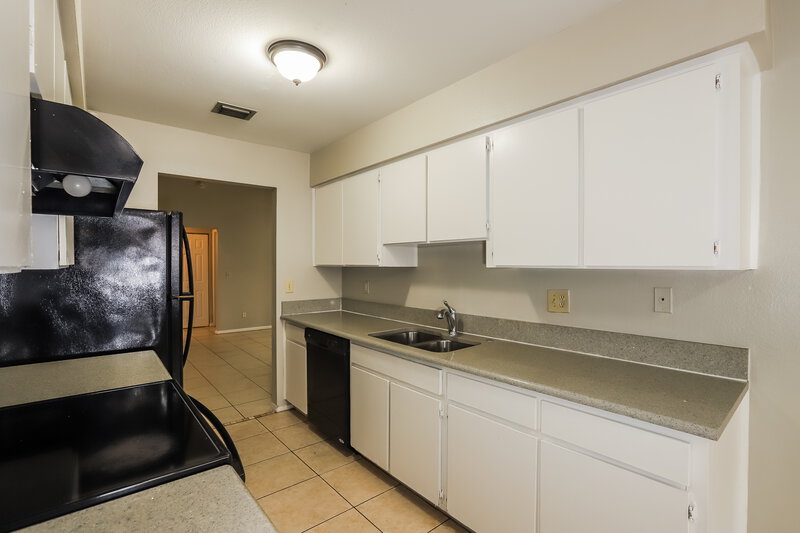 1,990/Mo, 110 Field Ln Seffner, FL 33584 Kitchen View 3