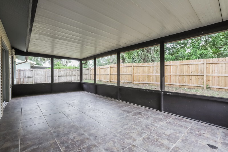 1,990/Mo, 110 Field Ln Seffner, FL 33584 Sun Room View