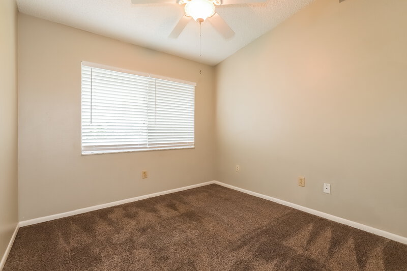 1,990/Mo, 110 Field Ln Seffner, FL 33584 Bedroom View