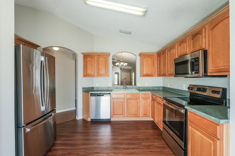 2,320/Mo, 8065 Canterbury Lake Blvd Tampa, FL 33619 Kitchen View