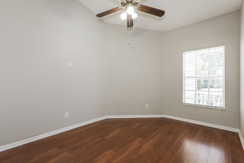 2,320/Mo, 8065 Canterbury Lake Blvd Tampa, FL 33619 Office View