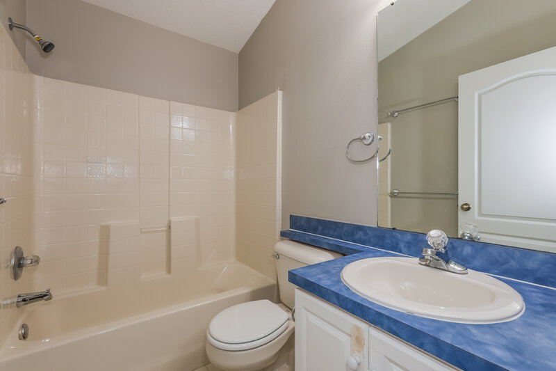 2,320/Mo, 8065 Canterbury Lake Blvd Tampa, FL 33619 Bathroom View