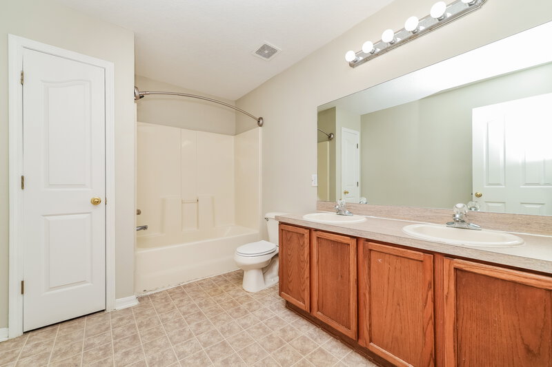 2,240/Mo, 11050 Golden Silence Dr Riverview, FL 33579 Bathroom View