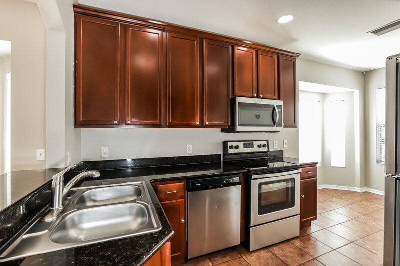 4,710/Mo, 12516 Evington Point Dr Riverview, FL 33579 Kitchen View 2