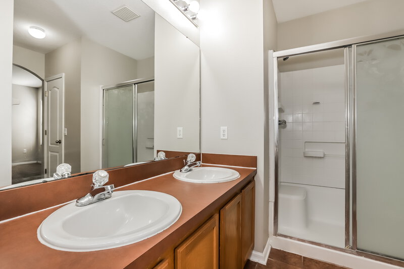 4,710/Mo, 12516 Evington Point Dr Riverview, FL 33579 Main Bathroom View