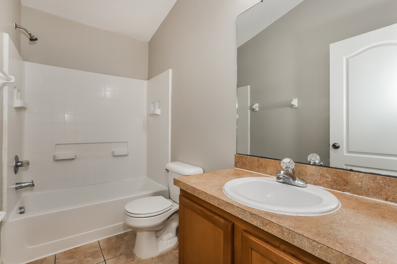 4,710/Mo, 12516 Evington Point Dr Riverview, FL 33579 Bathroom View