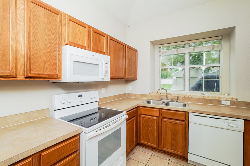 2,110/Mo, 12212 Colony Lakes Blvd New Port Richey, FL 34654 Kitchen View 2