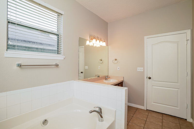 2,110/Mo, 12212 Colony Lakes Blvd New Port Richey, FL 34654 Main Bathroom View 2