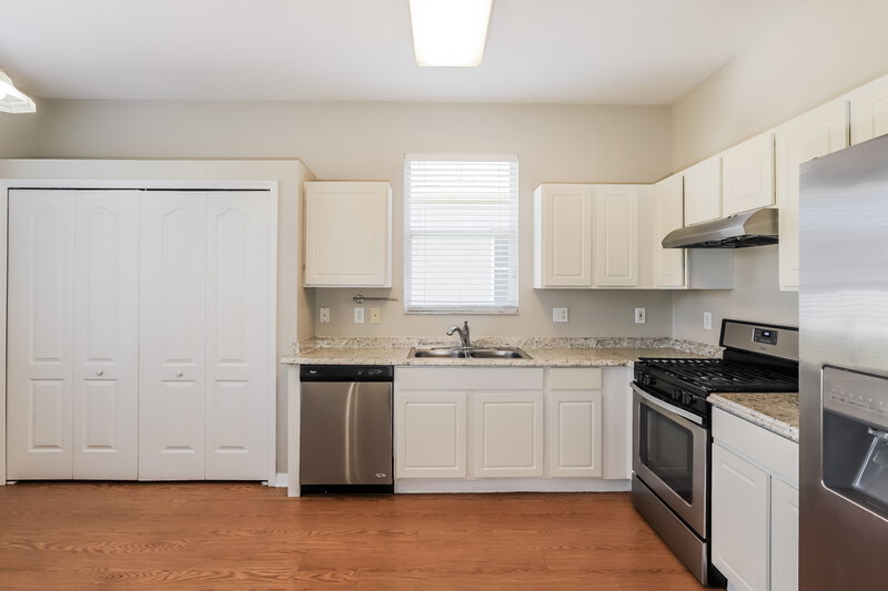 3,190/Mo, 10639 Eveningwood Ct Trinity, FL 34655 Kitchen View 2
